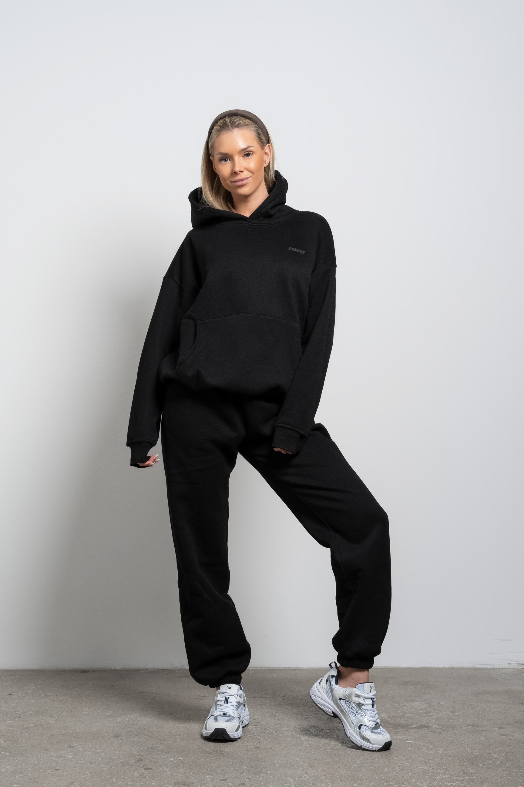 Black Essential Oversized Hoodie - for dame - Famme - Hoodie