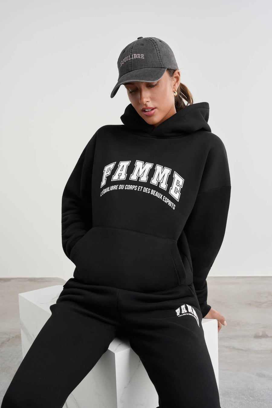 Équilibre Oversized Hoodie · Black