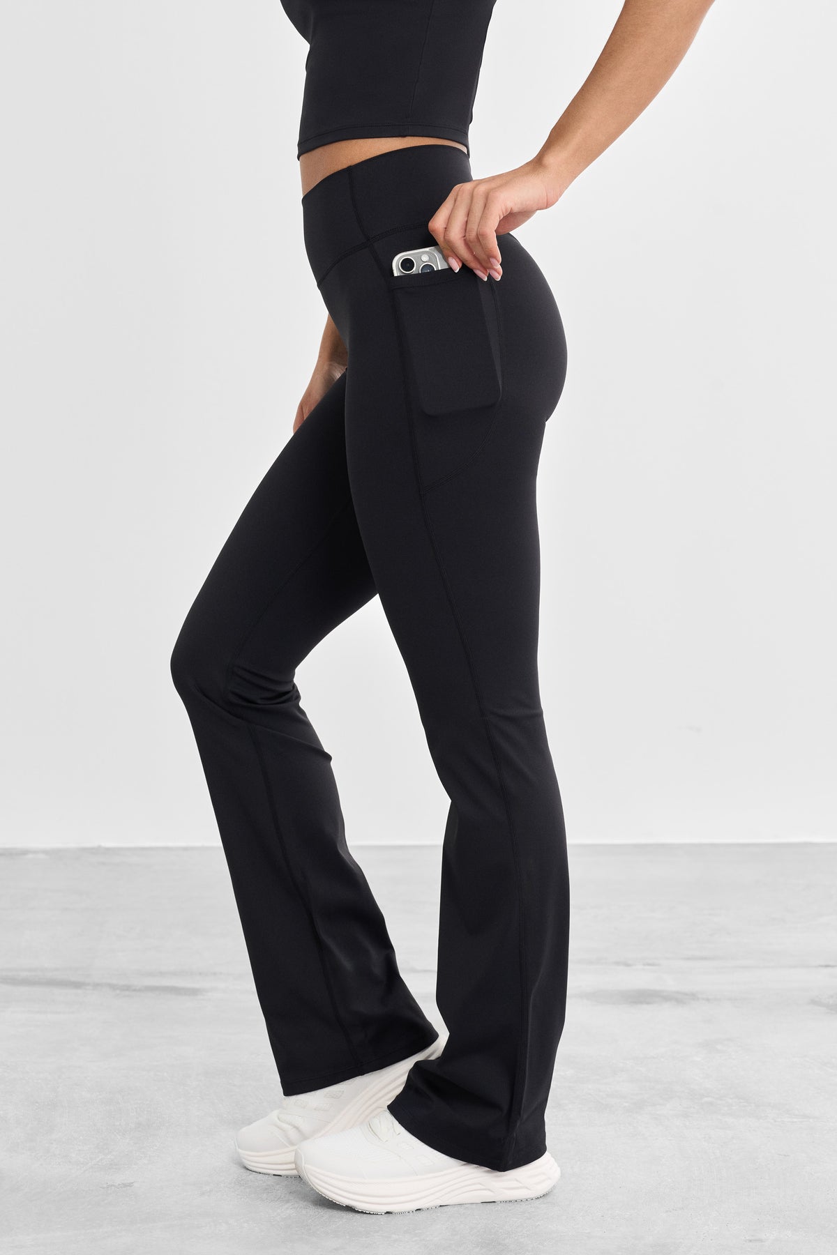 Signature Flared Pocket Leggings